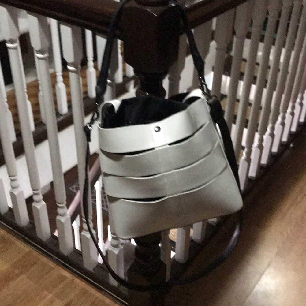 Fabletics white shoulder/crossover purse. NWT